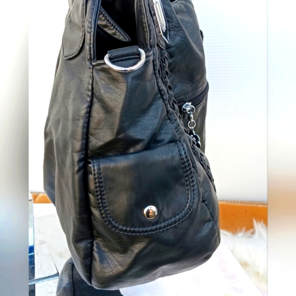 The MID-NIGHT SACRIFICE Pocketbook - Picture 5 of 16